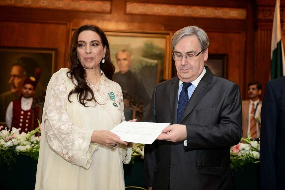 Nilofer Shahid Receives Prestigious Le grade de chevalier dans l’ordre des Arts et des lettres
